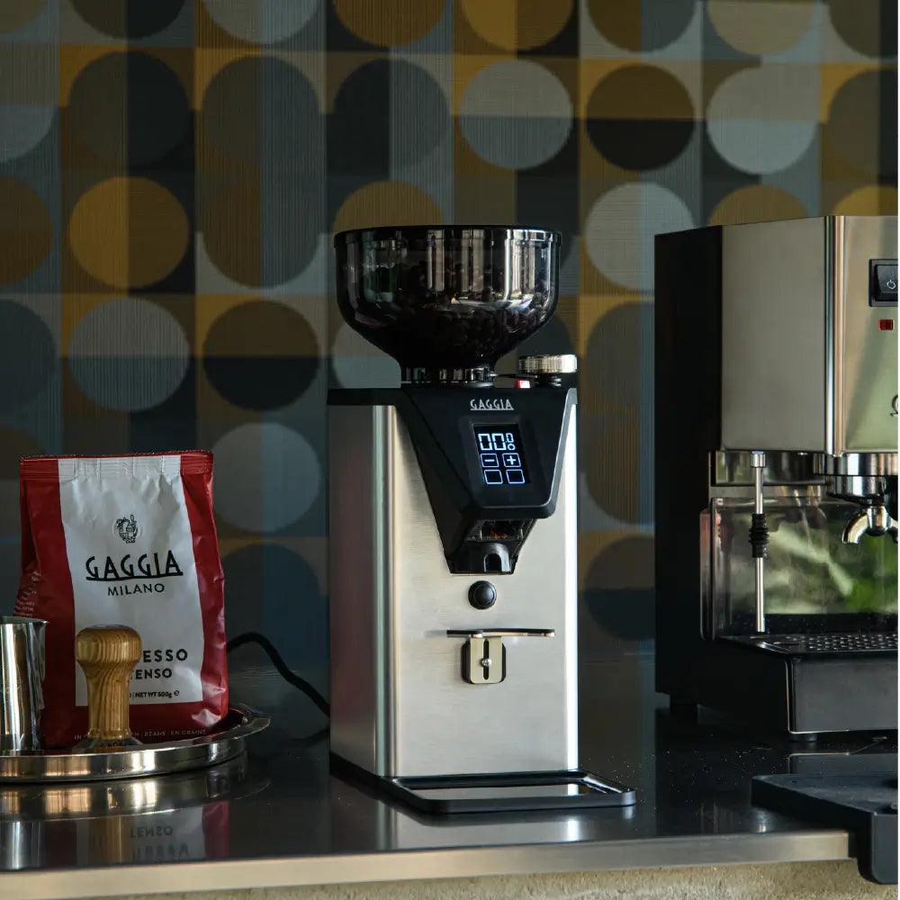 Kit Cafeteira Gaggia Classic E24 com Moedor de Café Profissional Gaggia MDF 55