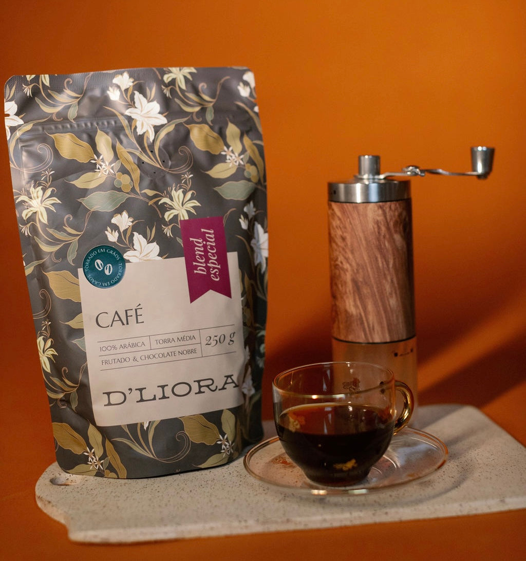 Kit 1 café em grãos 250g + 1 caixa de drip coffee linha origem blend especial D'Liora Cafés