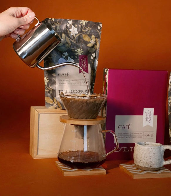 Kit 1 café moído 250g e 1 caixa de drip coffee linha origem blend especial D'Liora Cafés
