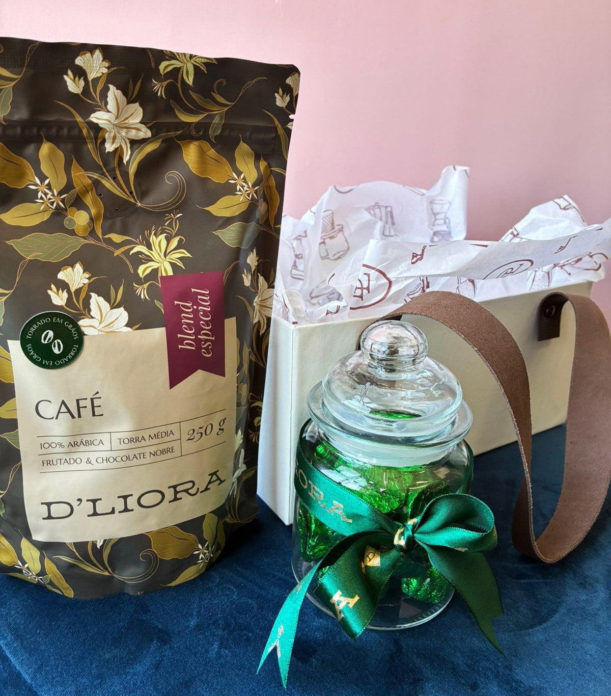 Kit Ritual 1 café em grãos 250g e 1 pote de vidro com chocolate 80g D'Liora Cafés