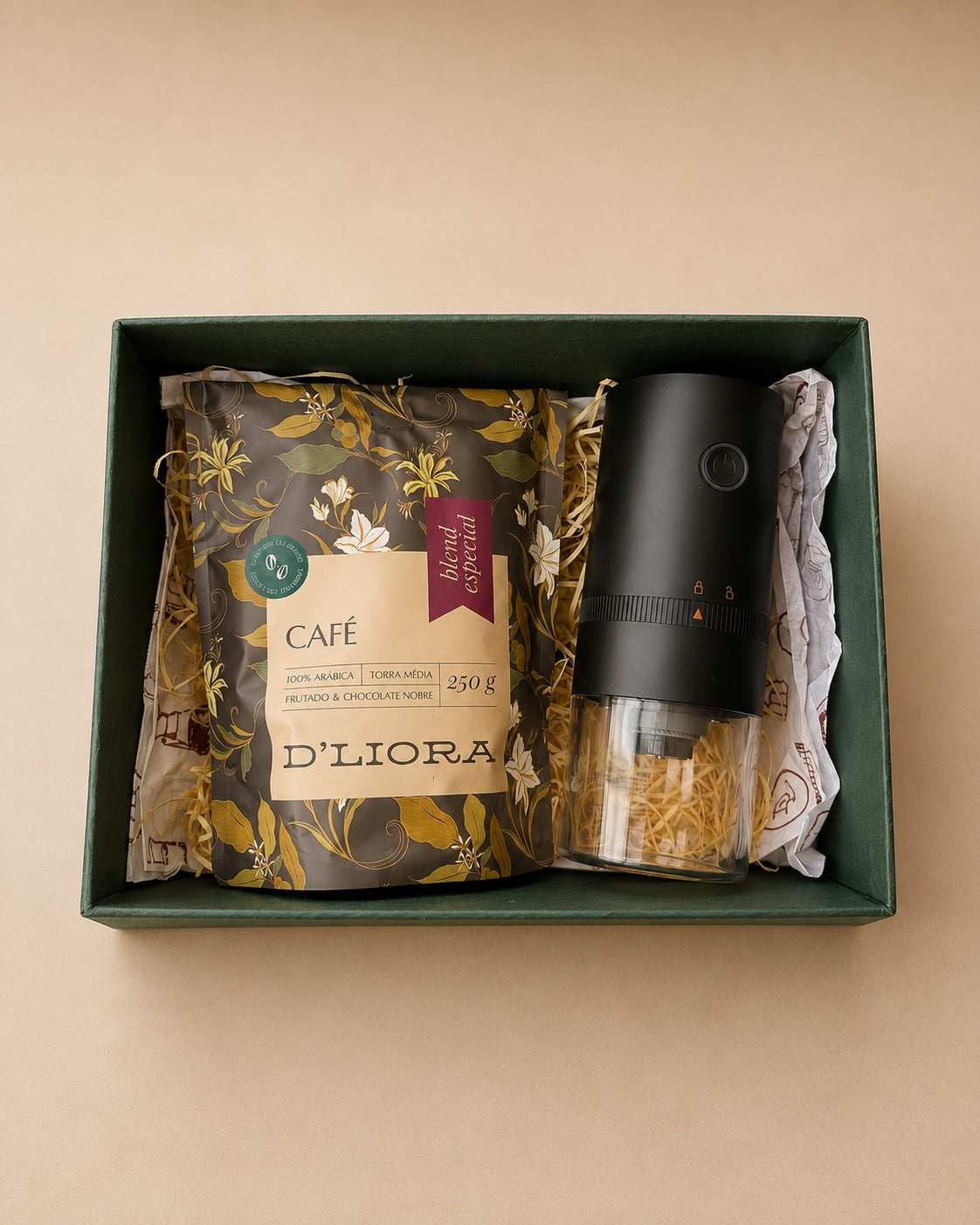 Kit Sensorial 1 café em grãos 250g, 1 moedor elétrico e 1 caixa presenteável D'Liora Cafés