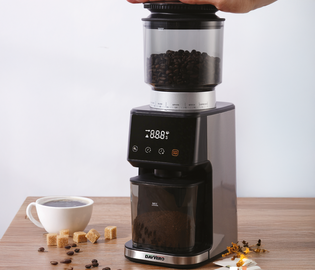Kit Cafeteira Gaggia Classic E24 com Moedor Café elétrico La Bravia DavVero 51 níveis de moagem