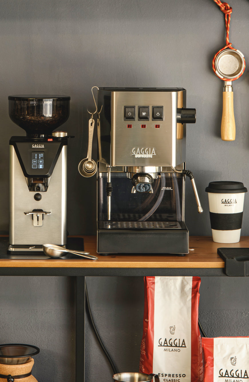 Kit Cafeteira Gaggia Classic E24 com Moedor de Café Profissional Gaggia MDF 55