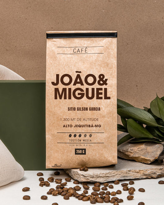 CAFÉ JOÃO & MIGUEL