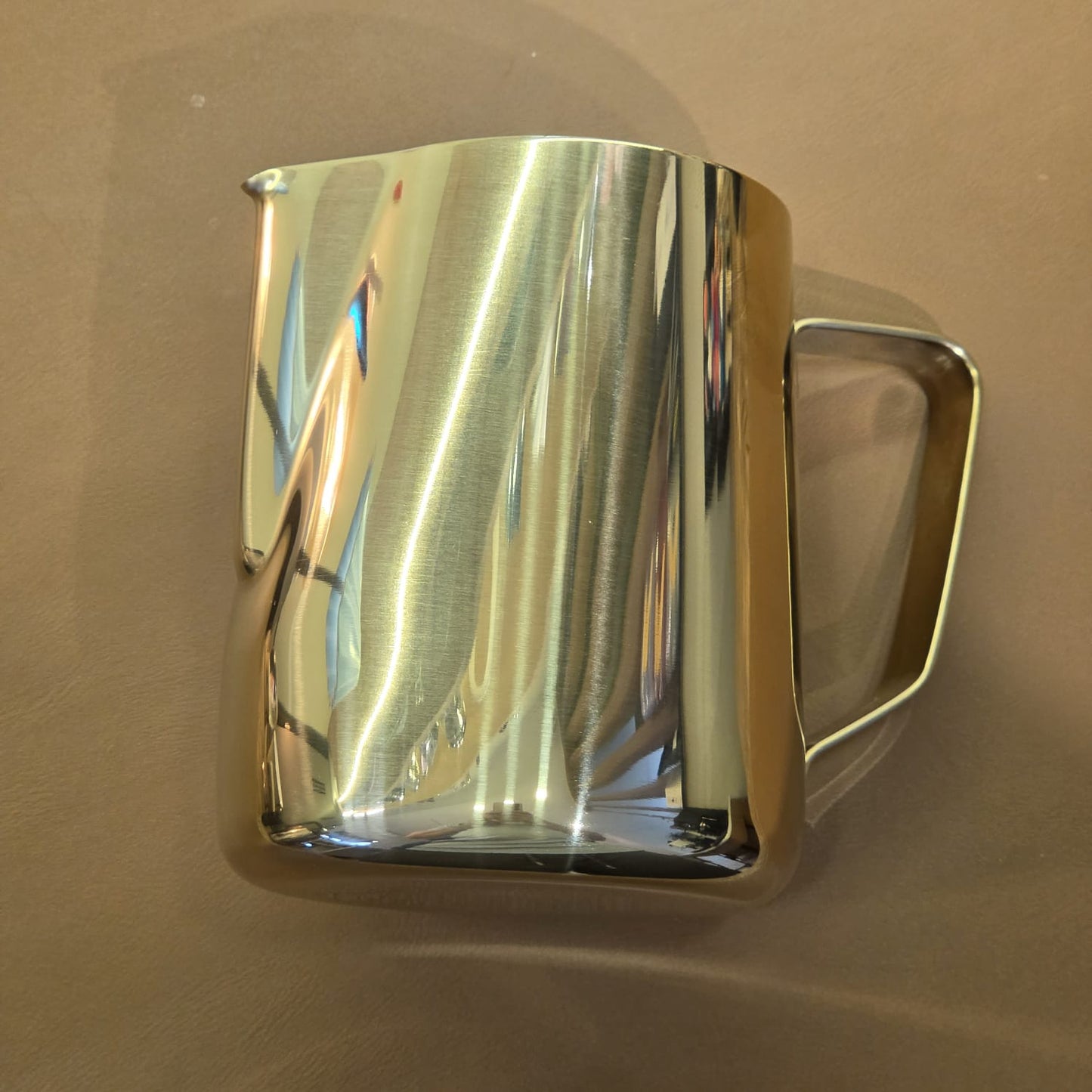 Pitcher 600ml Dourada