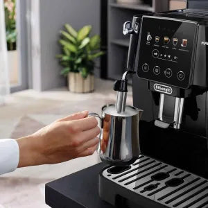 CAFETEIRA AUTOMÁTICA DE EXPRESSO DELONGHI MAGNIFICA EVO ECAM 220.51 .B